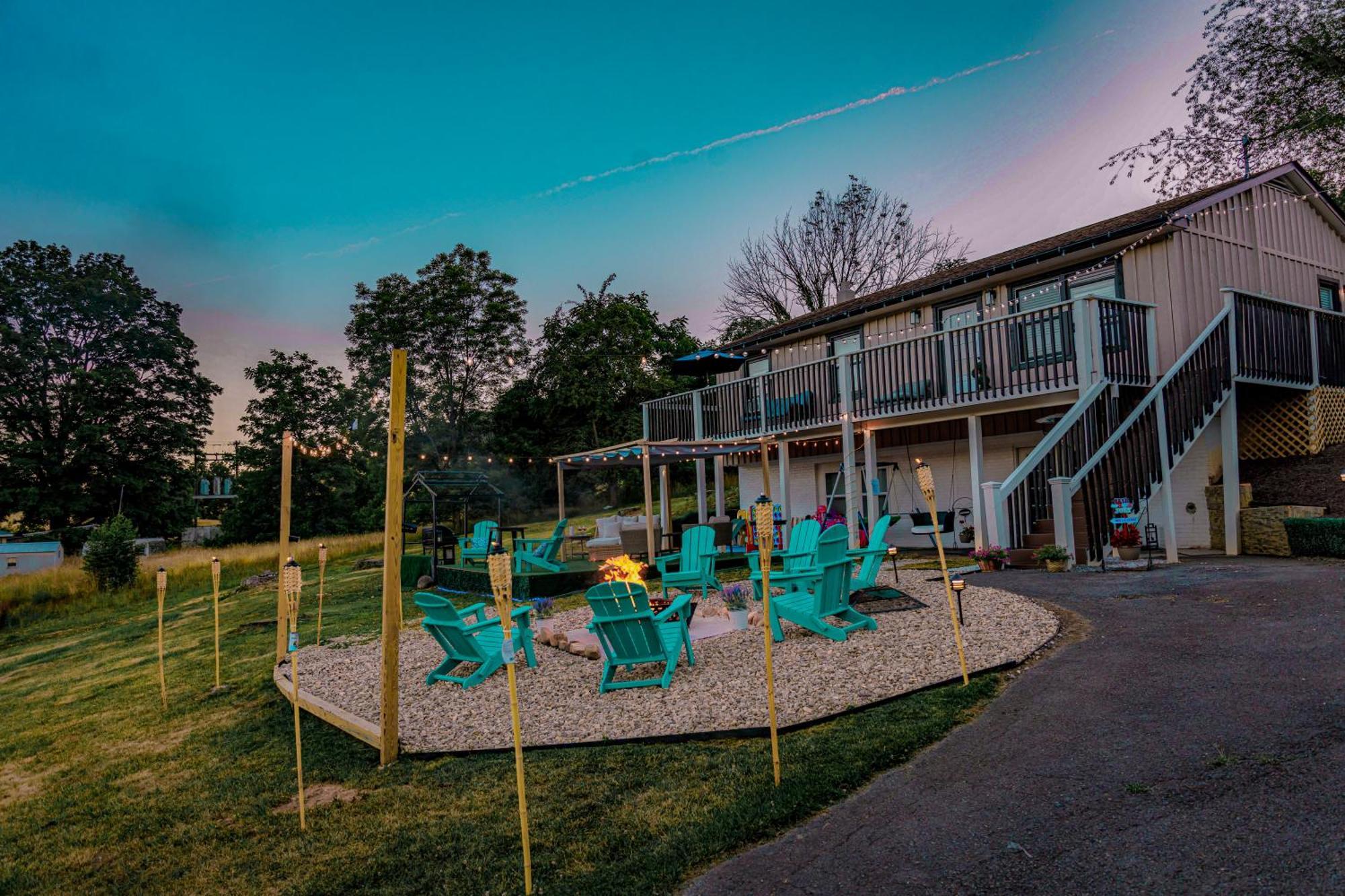 Carloover Vista: Mountain Escape Hot Springs Exterior foto