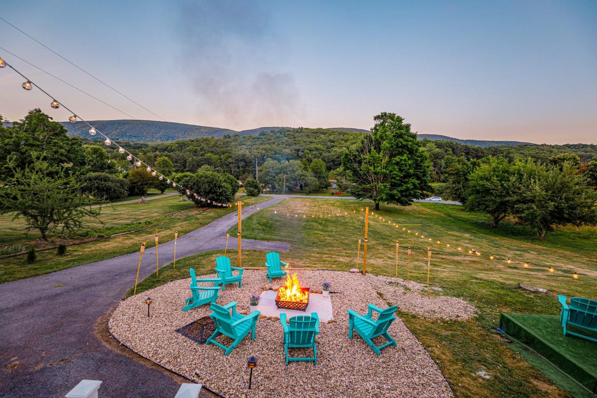 Carloover Vista: Mountain Escape Hot Springs Exterior foto